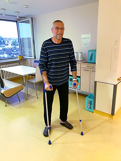Patient am Tag nach SuperPath-Hüftoperation