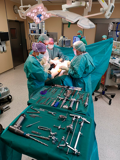 Implantation einer Knieprothese (Dr. Hedrich)